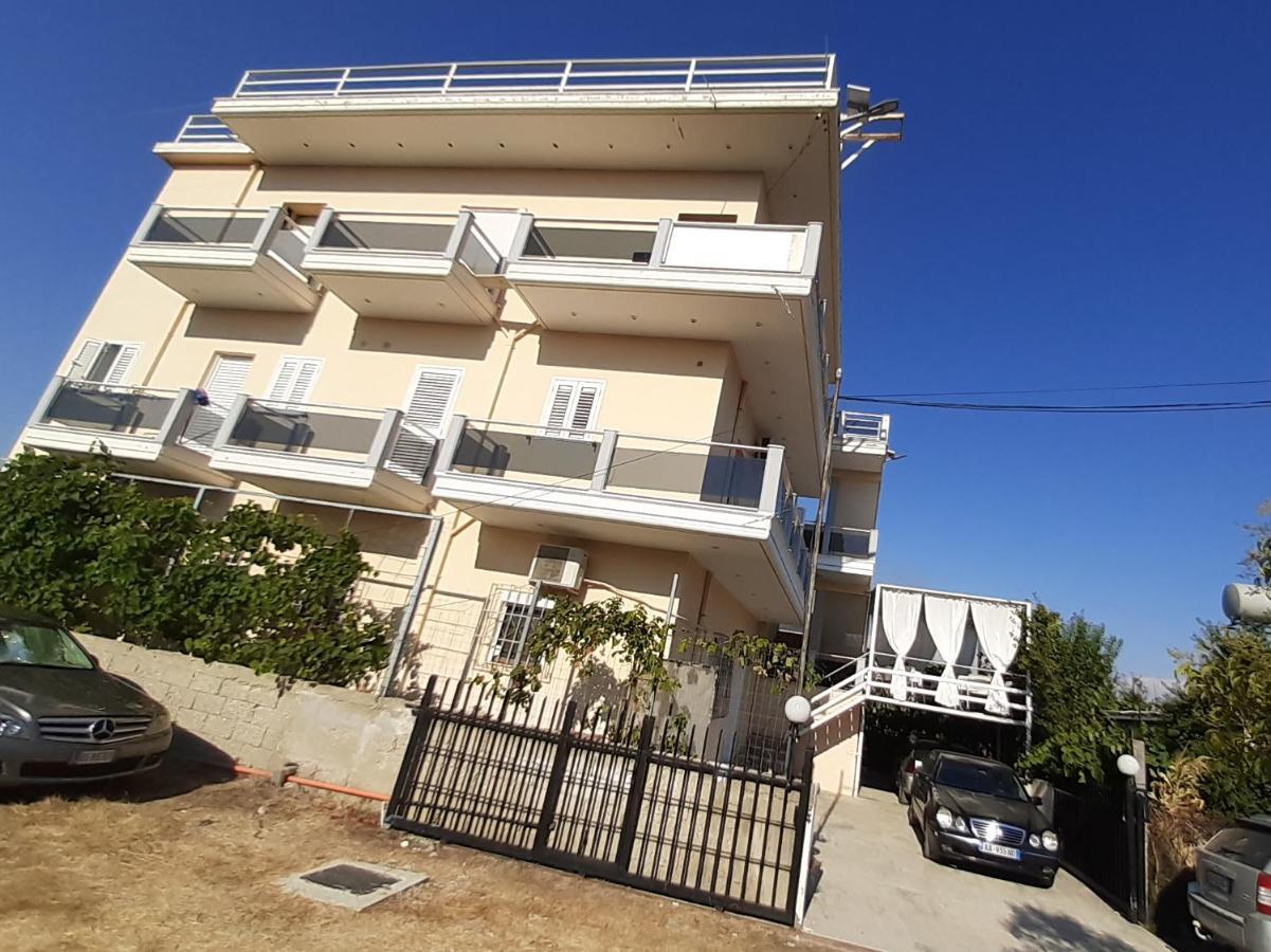 Collaku apartment's Vlore Bagian luar foto